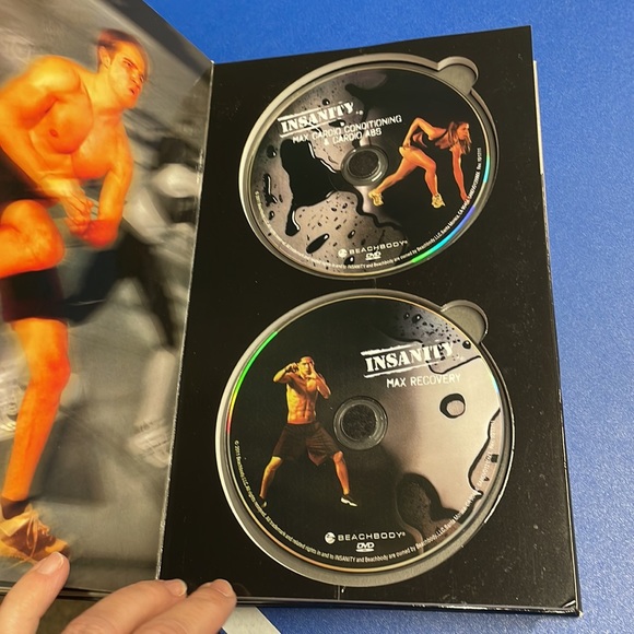 Insanity Workout DVD set - Picture 5 of 7